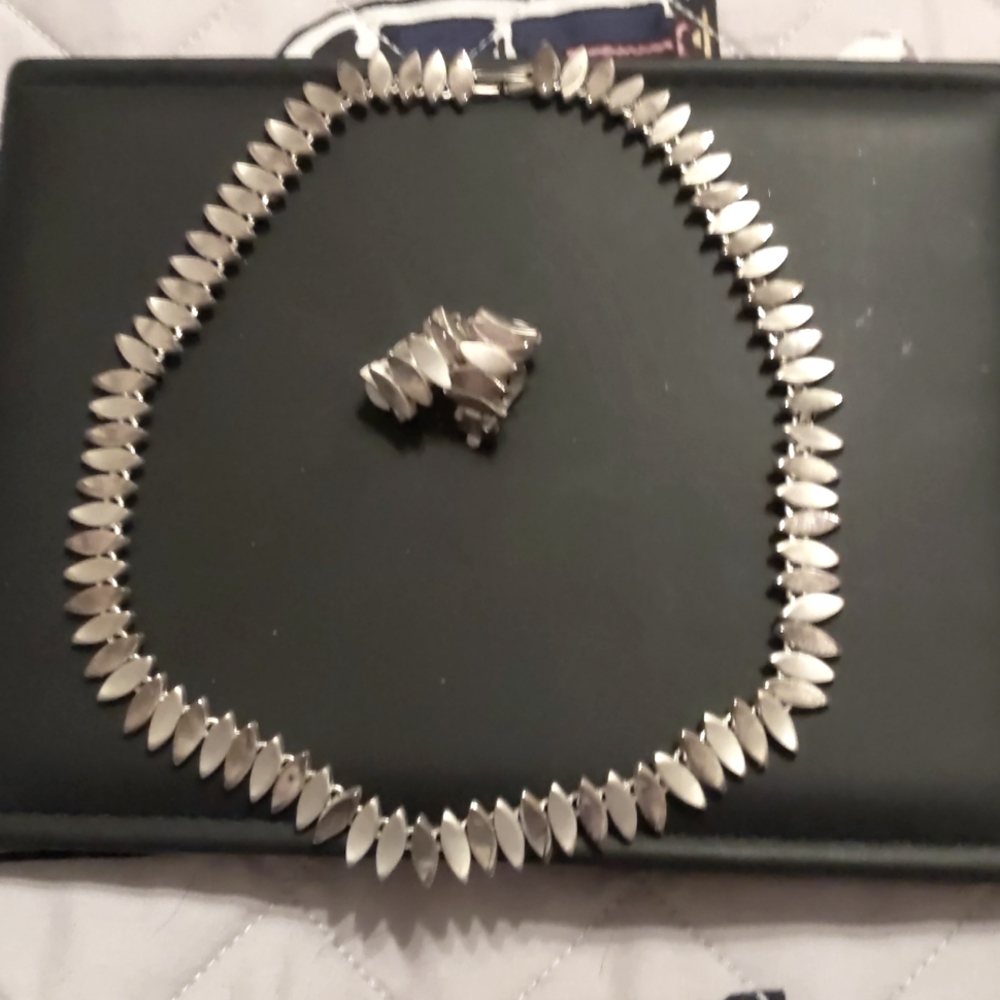 Necklace and earrings set